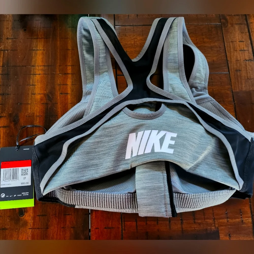 Nike sports bra - Picture 2 of 2